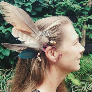 Ear cuff roze aan